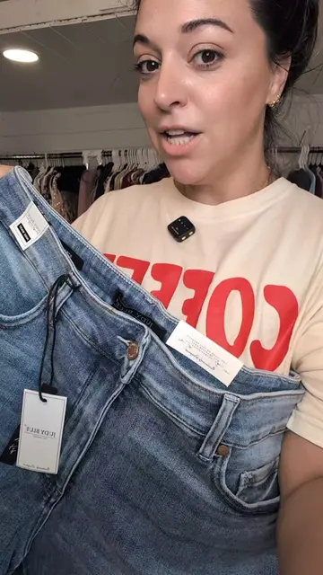high waisted Judy blue extreme tummy control #judybluedenim #judybluetummycontrol #extremetummycontrol #plussizepants #jeansforwomen