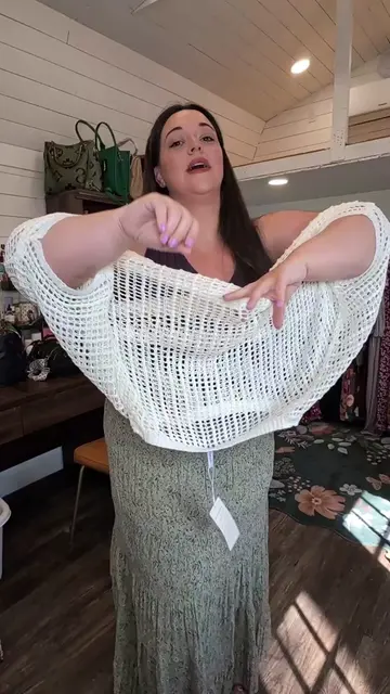 love these woven mesh kind of tops for summer, cover those arms but be cool too!  #summeroutfit #outfitinspo #plussizefashion