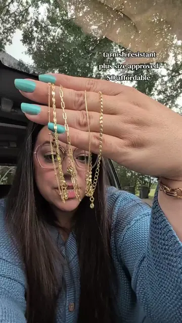 I absolutely love this bracelet set it is so dainty tarnish resistant and plus size approved - one of my absolute favorites  #affordablejewelry #daintyjewelry