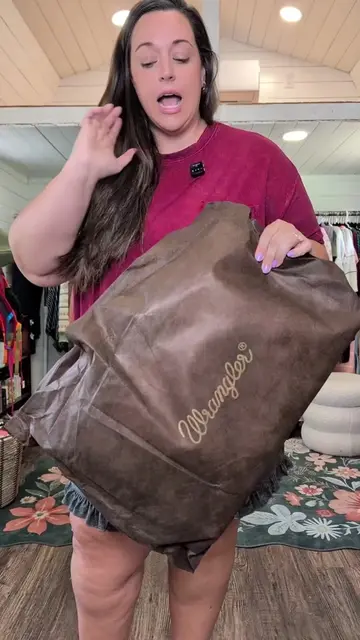a weekend duffle from wrangler! #dealsforyoudays #summervibes