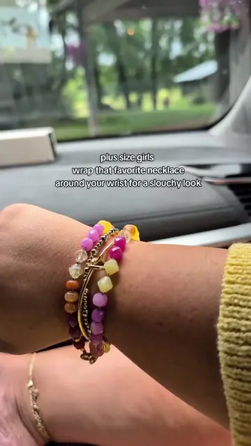 my favorite way to style a bracelet stack is with a necklace thrown into the mix for a slouchy vibe #plussizefashion