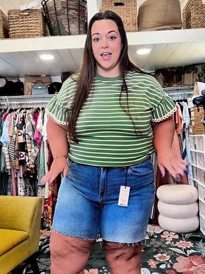 frayed hem shorts for plus size girls #judybluedenim #plussizefashion
