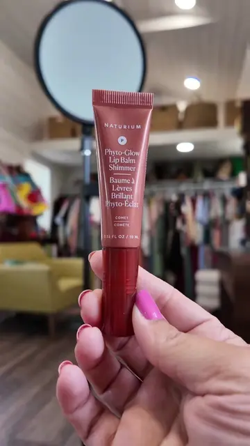 shimmery and shiny 😍🙏🏽 beautiful lip treatment by naturium  #naturium