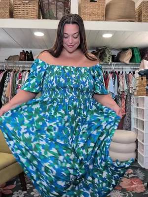 one word STUNNING  #plussizefashion