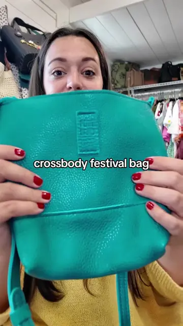 the shade is Baja and it is STUNNING  #plgpartner #plussizeedition #lovemyleather  @PORTLAND LEATHER GOODS