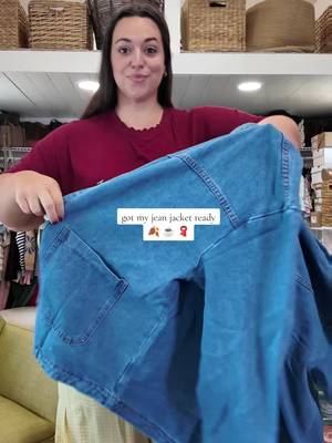 jean jacket 🧥 fall ready 🍂  #plussizeedition #fallaesthetic