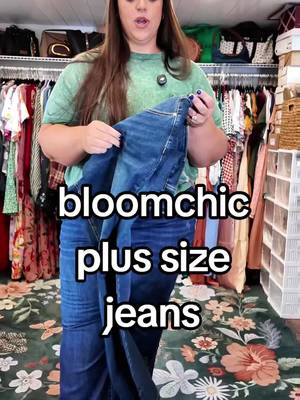 I'm awake bloomchic! I won't sleep on your jeans any more #plussizecommunity #plussizeoutfits #plussizefashion