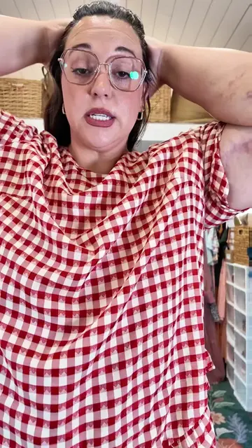 red gingham is adorable #plussizefashion #fallstyle