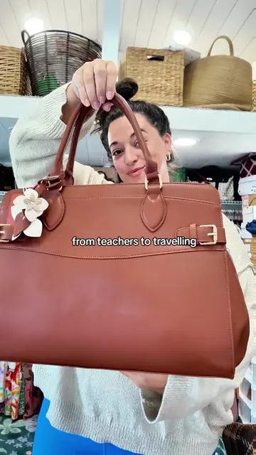 how beautiful is this laptop bag?  #lovevooktravelbag #bagtok #teachertok
