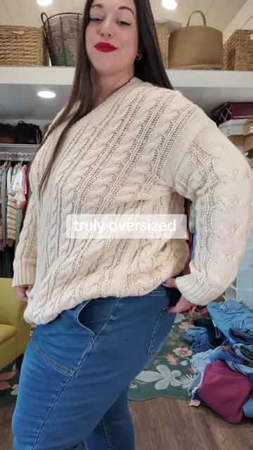 I can't wait till cozy up a fire with a book in a hot chocolate in this beautiful oversized sweater - so incredibly soft and plus size girl approved!  #plussizefashion #fallinspo🍁